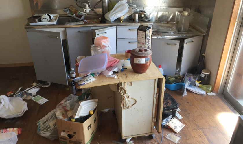 残置物撤去,残置物,残置物撤去費用,残地物,費用,撤去費用,マンション,撤去,処分,賃貸,賃貸物件,退去,一軒家,戸建て,部屋,東京,埼玉県,片付け,ゴミ屋敷,カーレッジ建工,即日対応,格安